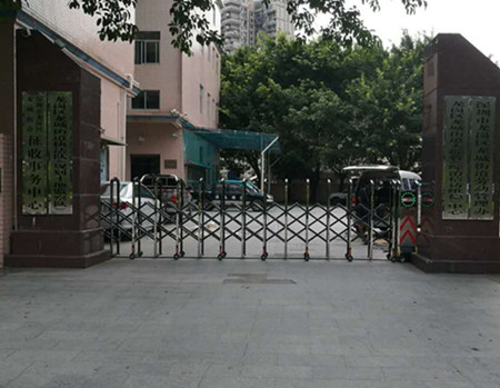 深圳市EVO视讯龙岗街道办装置黑金刚电动伸缩门项目