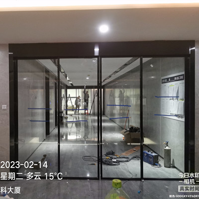 深圳益田益科大厦装置玻璃包边自动感应门