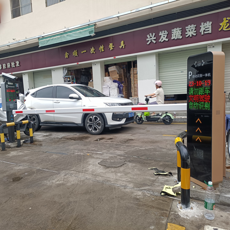 深圳龙华区民治菜市场装置车牌识别系统